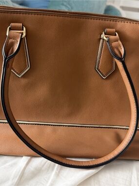 Women's Tan Shoulder Bag with Contrast Trim - Sleek Everyday Carry